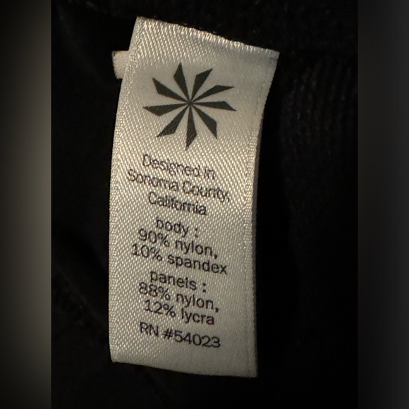 ATHLETA Black / Black Highline Hybrid Summiter Tight size 0 - Picture 5 of 5